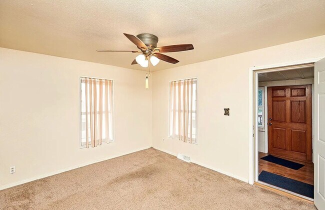 Building Photo - Downtown Bungalow