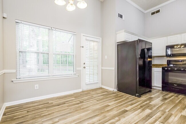 Foto del edificio - 130 Stoney Brook Way
