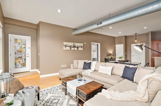 Foto del edificio - 34 W Poplar Ave