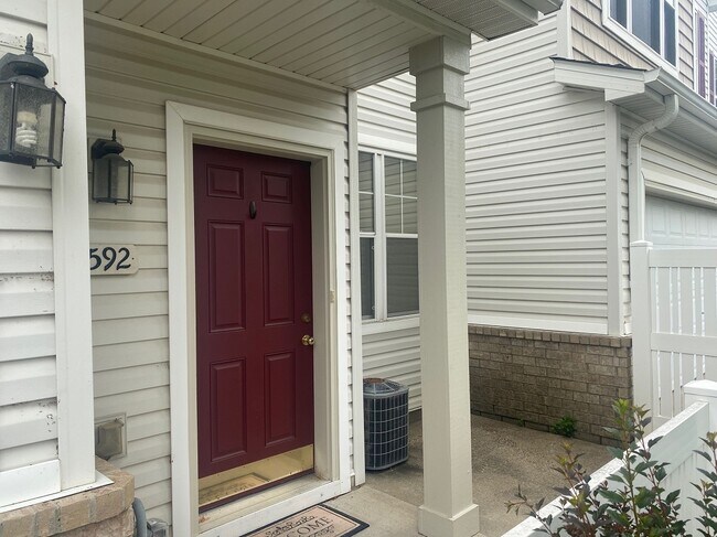 Foto del edificio - 1592 Liberty Cir