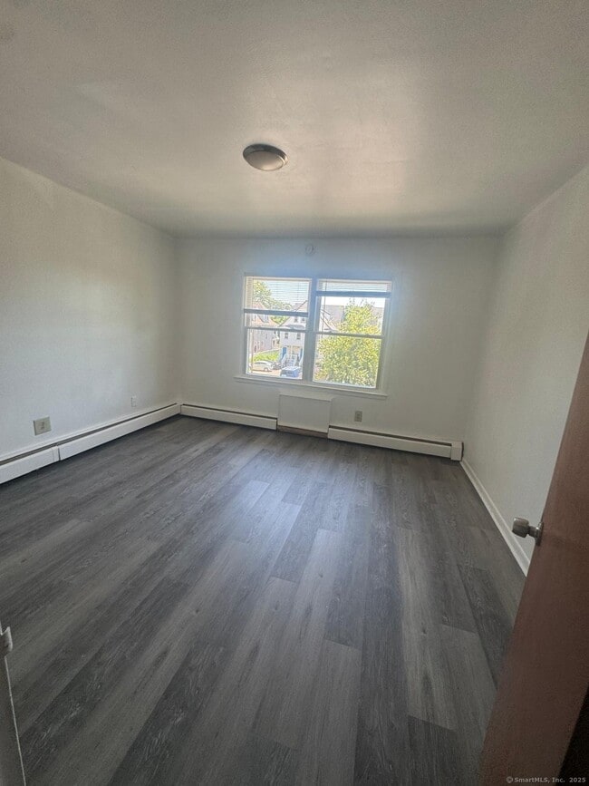 Building Photo - 169 Birdseye St