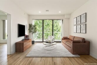 Building Photo - 28 Vroom St