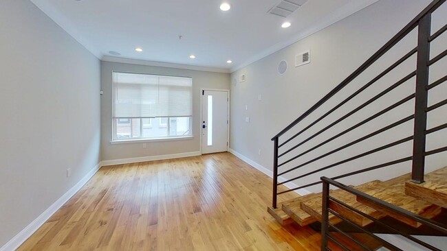 Building Photo - 1450 N Dover St