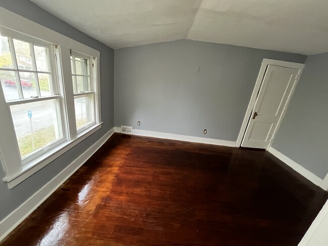 Building Photo - 400 Stafford Ave