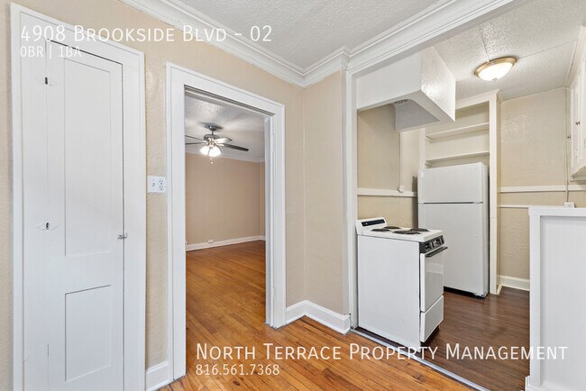 Building Photo - Cute Studio with Ample Closet Space