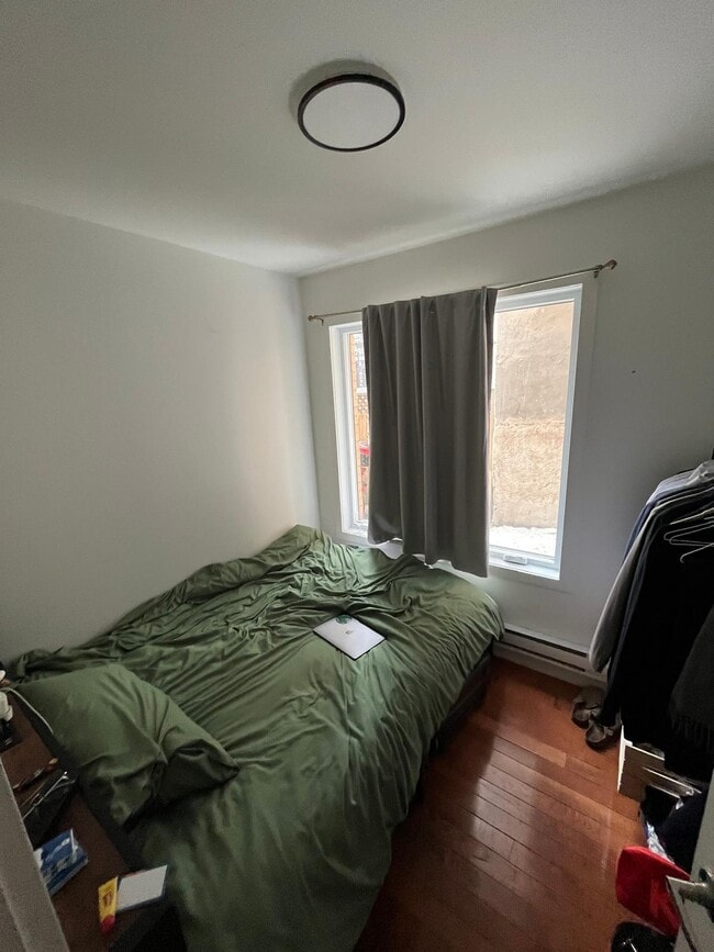 Building Photo - 3712 Av Coloniale