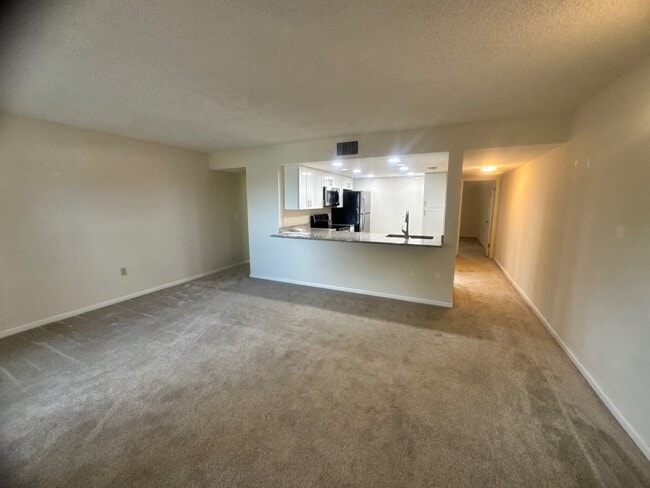 Building Photo - 3607 Edgewater Dr