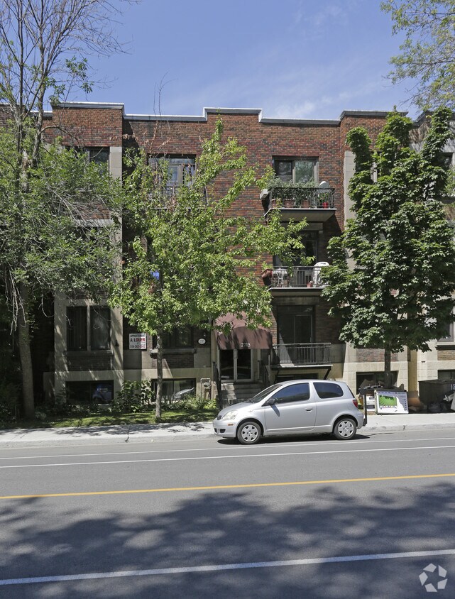 Building Photo - 2715 Boul Édouard-Montpetit