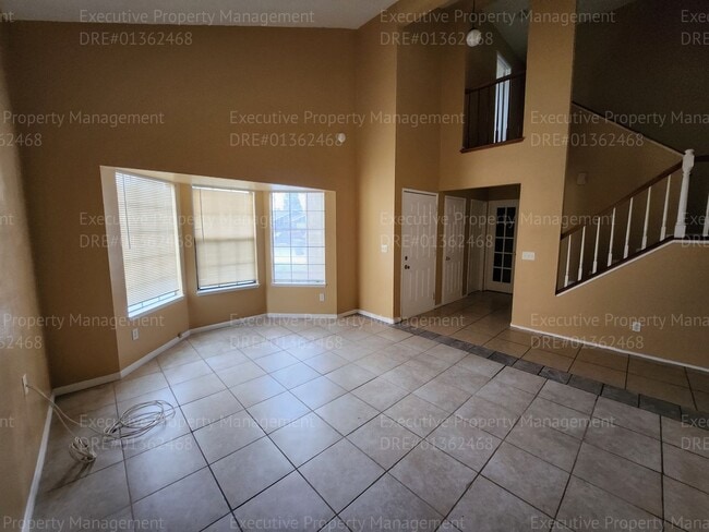 Building Photo - 3 bedrooms /2.5 bath two-story gem boasts ...