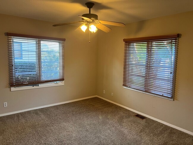 Building Photo - 3 Bedroom Home