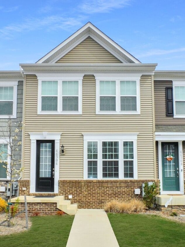Like New Townhome in Wildewood Townhome Rentals in California MD