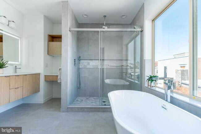 Building Photo - 2925 Master St