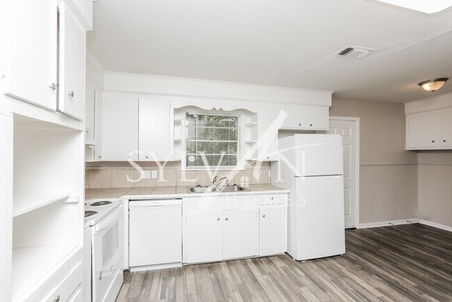 Building Photo - This charming home is move-in ready!