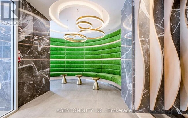 Building Photo - 21 Carlton St.