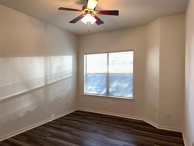 Foto del edificio - 6000 Shepherd Mountain Cove