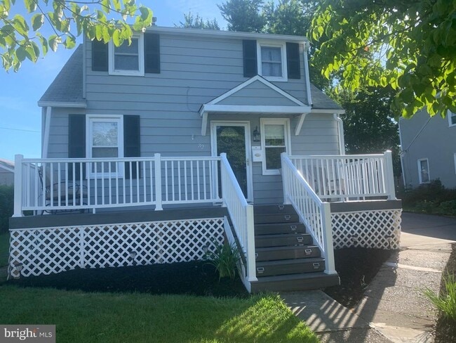 Building Photo - 32 Norwyn Rd