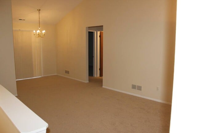 Building Photo - 1629 Emerson Cir