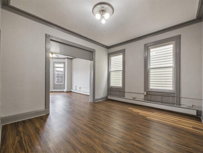 Foto del edificio - 210 Maple St
