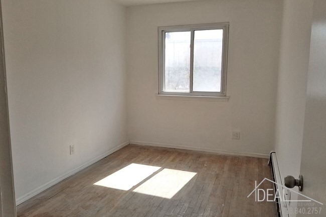Building Photo - Beautiful 1 bedroom apartment in Astoria!