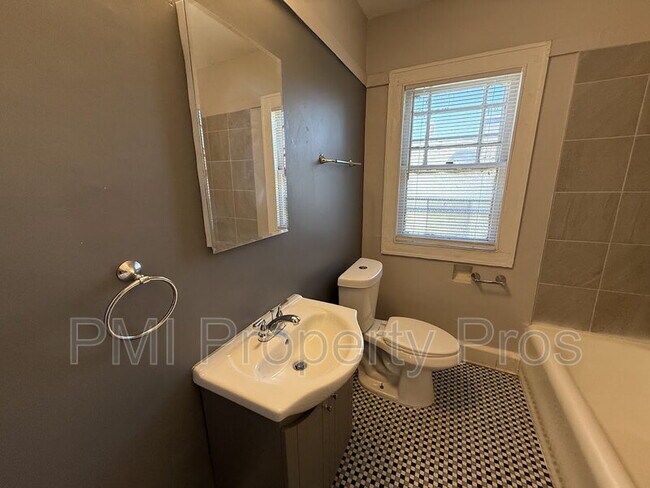 Foto del edificio - 4043 N 24th Pl