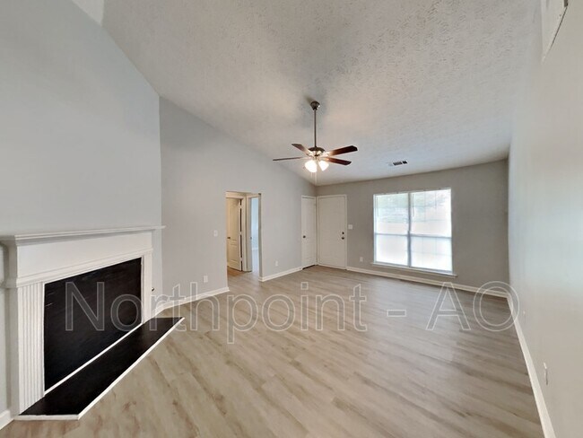 Building Photo - 920 Maple Leaf Ridge