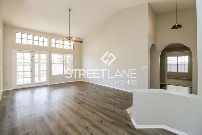 Foto del edificio - REDUCED! - Spacious 3 bedroom POOL home in...