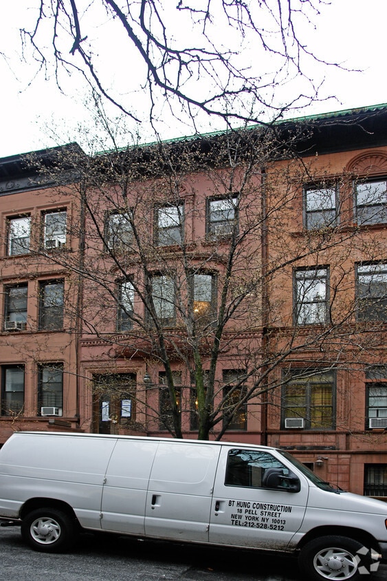 Primary Photo - 252 W 71st St
