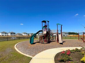 Building Photo - 8703 Vacek Xing Wy