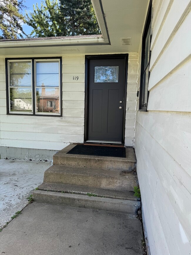 Building Photo - 119 4th St SW