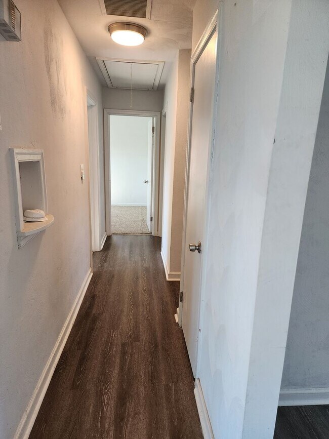 Building Photo - Beautiful brick ranch