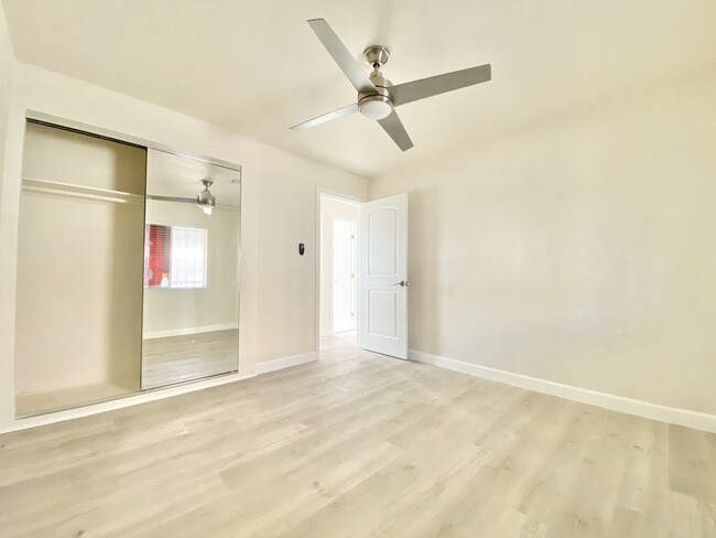 Foto del edificio - 927 E 108th St