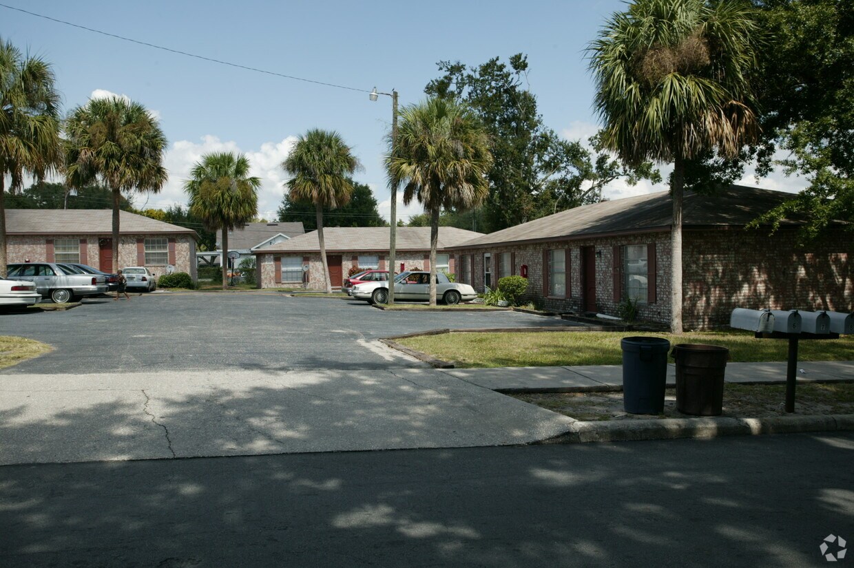 Building Photo - 730 E Garden St