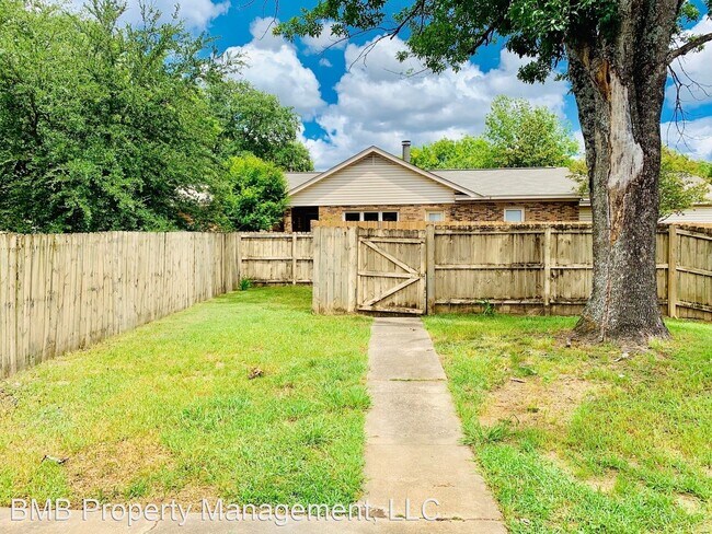 Building Photo - 3 br, 2 bath House - 1821 Young Farm Road