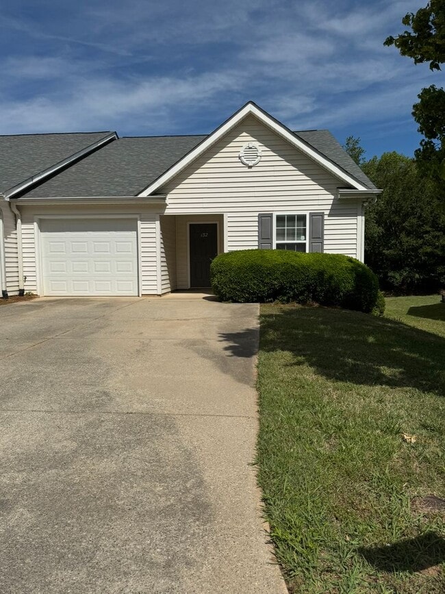 Building Photo - 132 Springwood Ln
