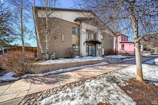 Building Photo - Cozy Condo in LoHi - One Bedroom Plus Offi...