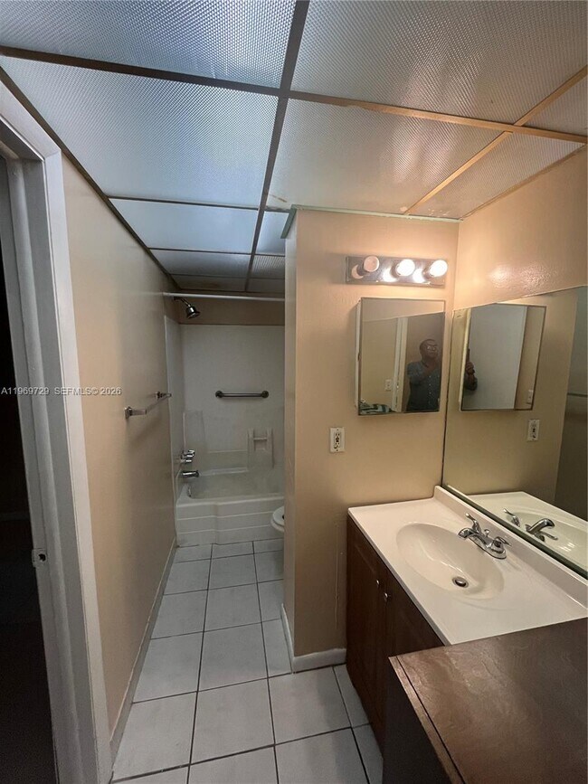 Foto del edificio - 2800 NW 56th Ave