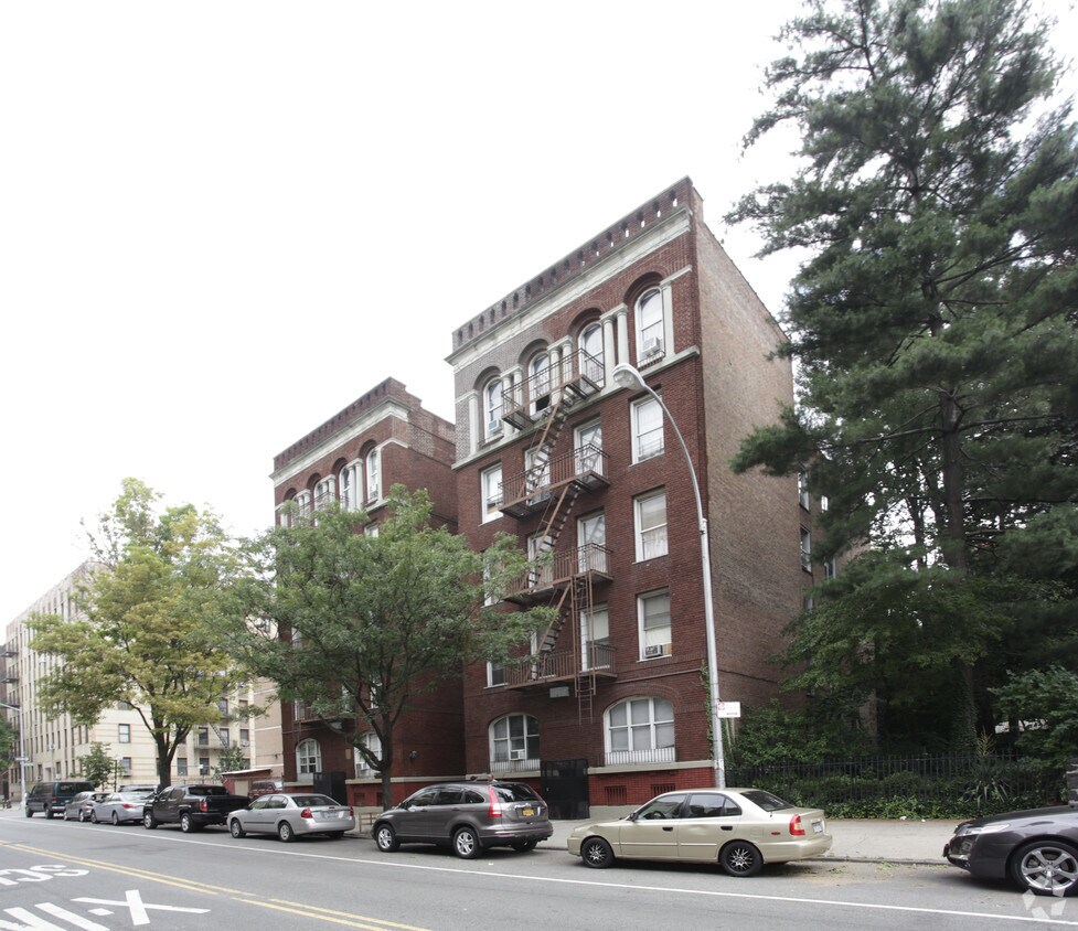 677 - 681 W 204th St - 677-681 W 204th St
