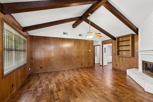 Foto del edificio - 9106 Sharpview Dr