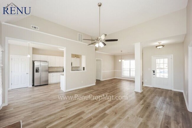 Foto del edificio - Now Available! 5 Bedroom 3 Bath!