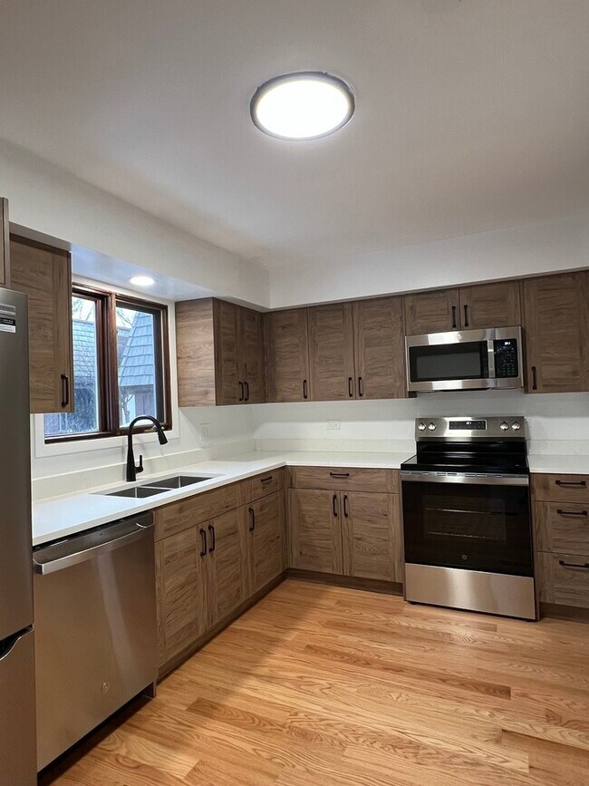 Building Photo - 1545 Winnetka Rd