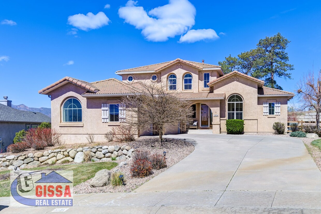 Foto principal - This stunning six-bedroom, three-and-a-hal...