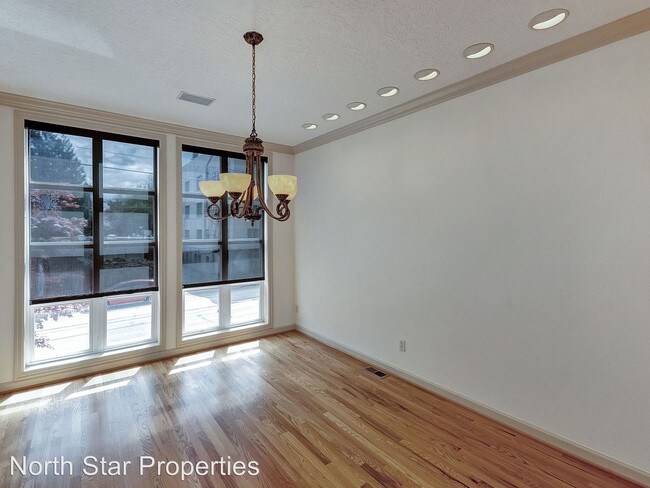 Building Photo - 3 br, 3.5 bath House - 2041 NW Lovejoy St.