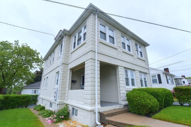 Building Photo - 87 Sparkill St