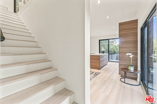 Foto del edificio - 2315 Loma Vista Pl