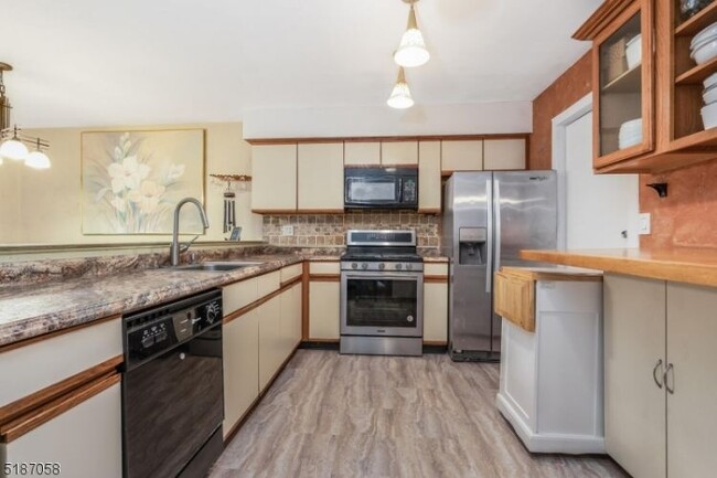Building Photo - 67 Avebury Pl
