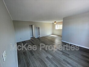 Building Photo - 816 1/2 Diamond St