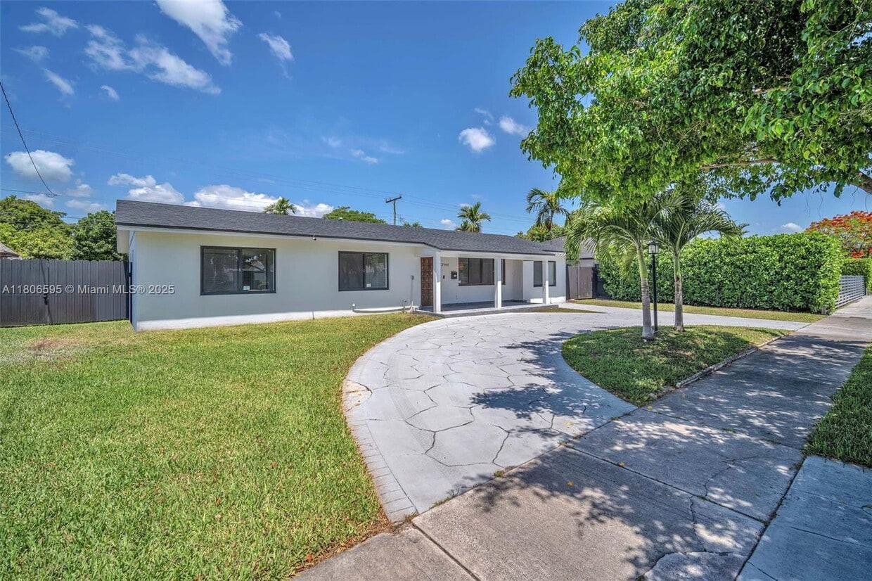 Primary Photo - 3980 SW 121st Ave