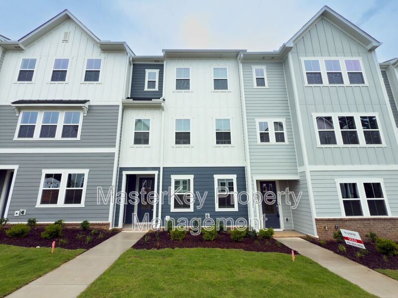 Primary Photo - 804 Hillfarm Dr