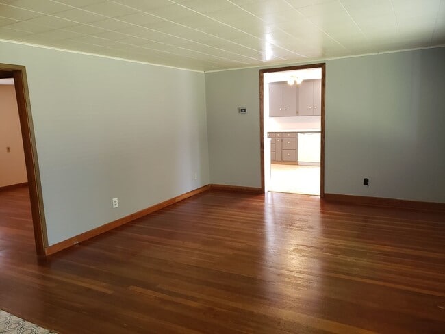 Building Photo - Unique Forest Grove Ranch with Large Backyard