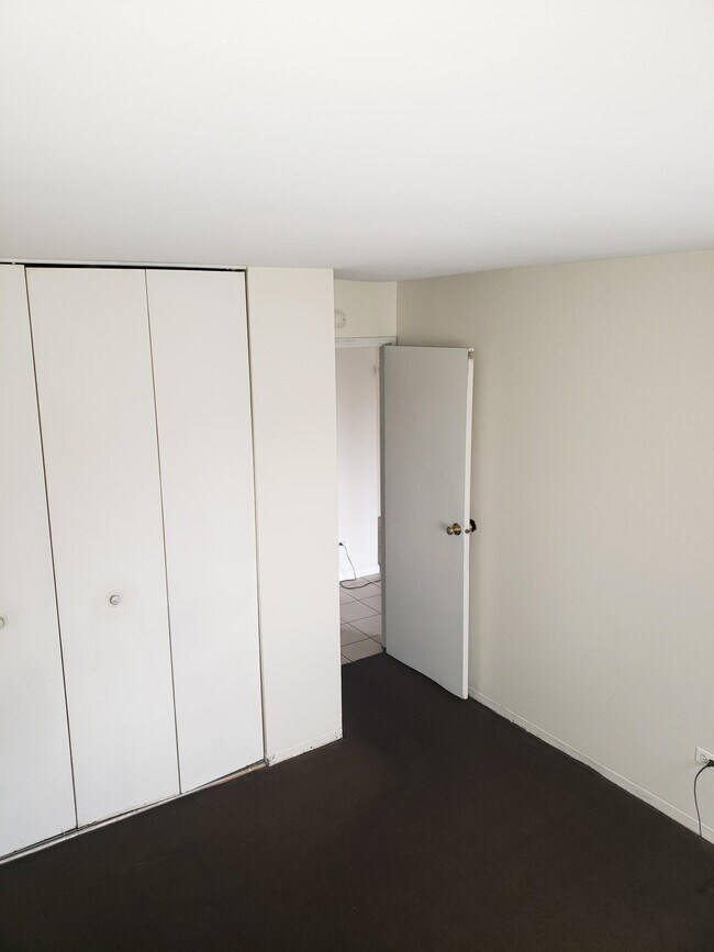 Foto del edificio - 345 W Hawthorne Cir